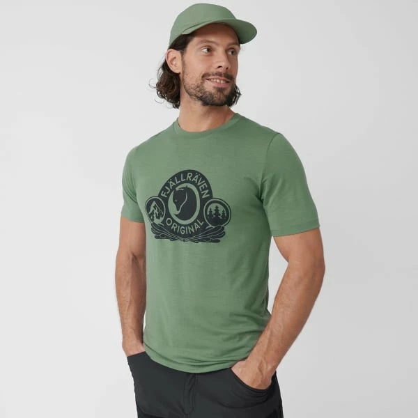 FJALLRAVEN T-shirts Polos Randonnée FJÄLLRÄVEN ABISKO WOOL CLASSIC SS M PATINA GREEN 22 Vert 3 FJALLRAVEN T-shirts Polos Randonnée FJÄLLRÄVEN ABISKO WOOL CLASSIC SS M PATINA GREEN 22 Vert – Image 3