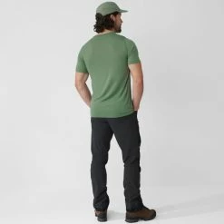 FJALLRAVEN T-shirts Polos Randonnée FJÄLLRÄVEN ABISKO WOOL CLASSIC SS M PATINA GREEN 22 Vert 9 FJALLRAVEN T-shirts Polos Randonnée FJÄLLRÄVEN ABISKO WOOL CLASSIC SS M PATINA GREEN 22 Vert -Vêtements de randonnée Homme Soldes 9 103151 84117 614 05