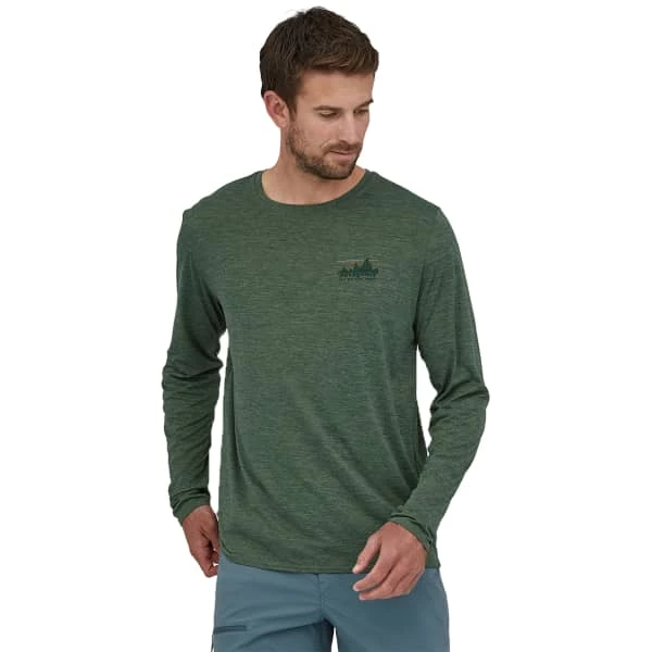 T-shirts Polos Randonnée PATAGONIA M'S L/S CAP COOL DAILY GRAPHIC SHIRT '73 SKYLINE: PINYON GREEN X-DYE 23 Vert 2 T-shirts Polos Randonnée PATAGONIA M'S L/S CAP COOL DAILY GRAPHIC SHIRT '73 SKYLINE: PINYON GREEN X-DYE 23 Vert – Image 2