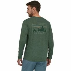 T-shirts Polos Randonnée PATAGONIA M'S L/S CAP COOL DAILY GRAPHIC SHIRT '73 SKYLINE: PINYON GREEN X-DYE 23 Vert 6 T-shirts Polos Randonnée PATAGONIA M'S L/S CAP COOL DAILY GRAPHIC SHIRT '73 SKYLINE: PINYON GREEN X-DYE 23 Vert -Vêtements de randonnée Homme Soldes 9 110820 m s l s cap cool daily graphic shirt 73 skyline pinyon green x dye 45190 skpx 03