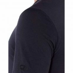 T-shirts Polos Randonnée ICEBREAKER 200 OASIS SS CREWE BLACK 23 Noir 10 T-shirts Polos Randonnée ICEBREAKER 200 OASIS SS CREWE BLACK 23 Noir -Vêtements de randonnée Homme Soldes 9 43572 200 oasis ss crewe black 104509 001 05